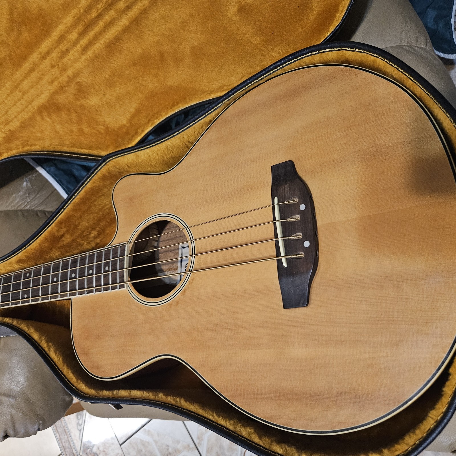 Arbor Electric Base Guitar Holow Body Model A-100 Made In Korea