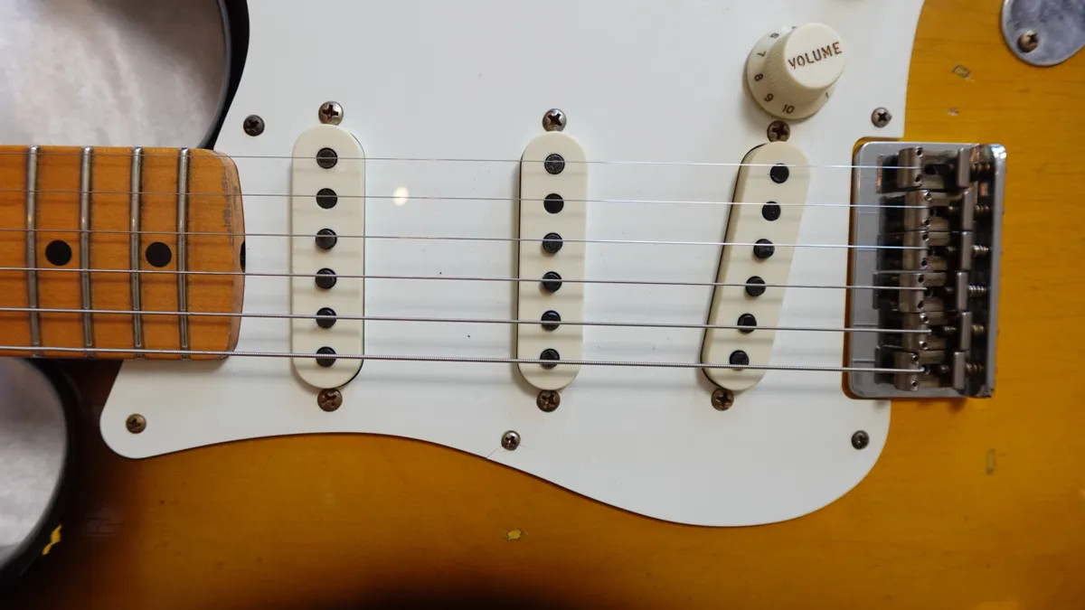 2005 Fender Custom Shop Relic Strat – 6 pounds