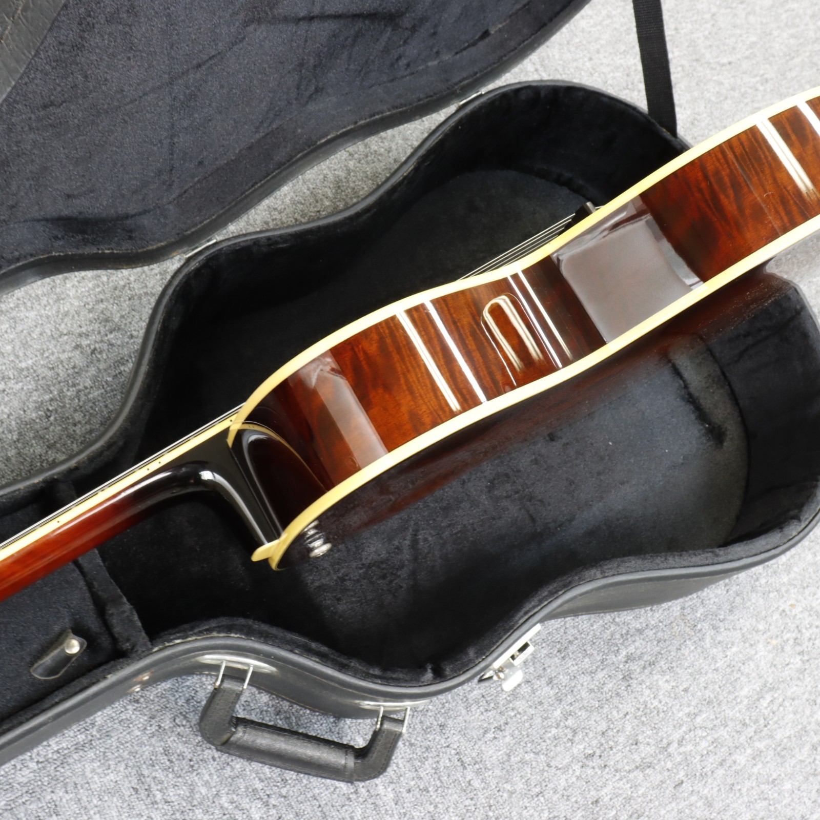Ibanez AF84E-DVS Artcore 2005 – 2009 – Dark Violin Sunburst