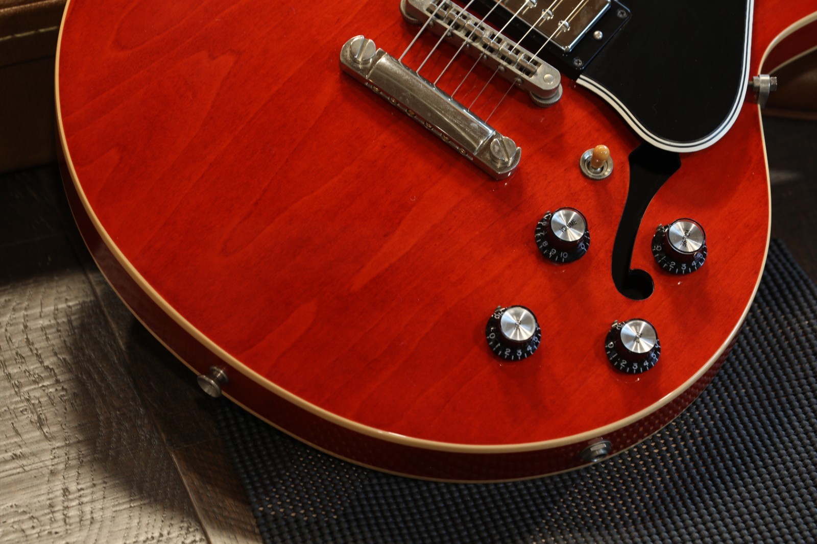 2013 Gibson ES-339 Semi-Hollow Electric Guitar Cherry + OHSC