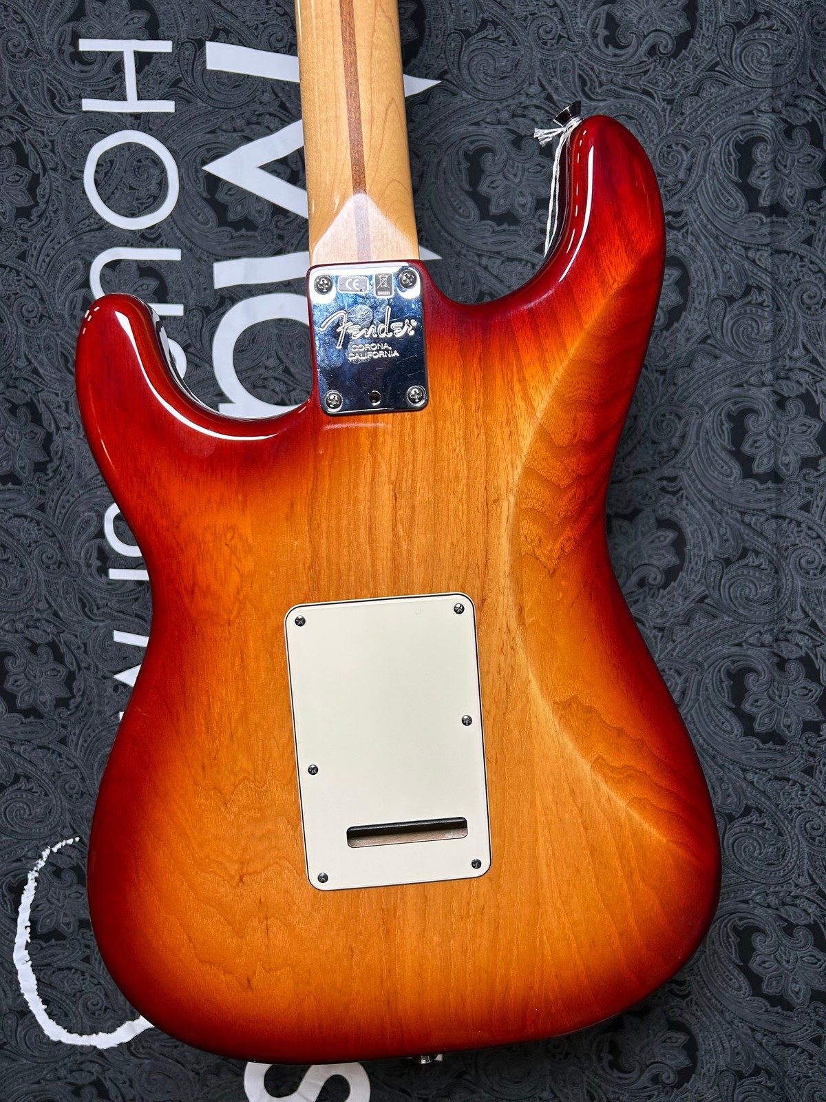 Fender Standard Stratocaster- Sienna Sunburst w/Hardshell Case (Pre-Owned)