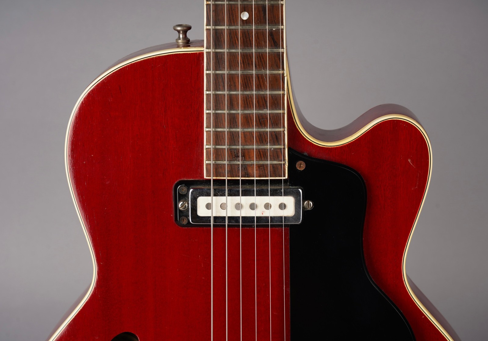 Guild M-65 Freshman – 1968 – Cherry