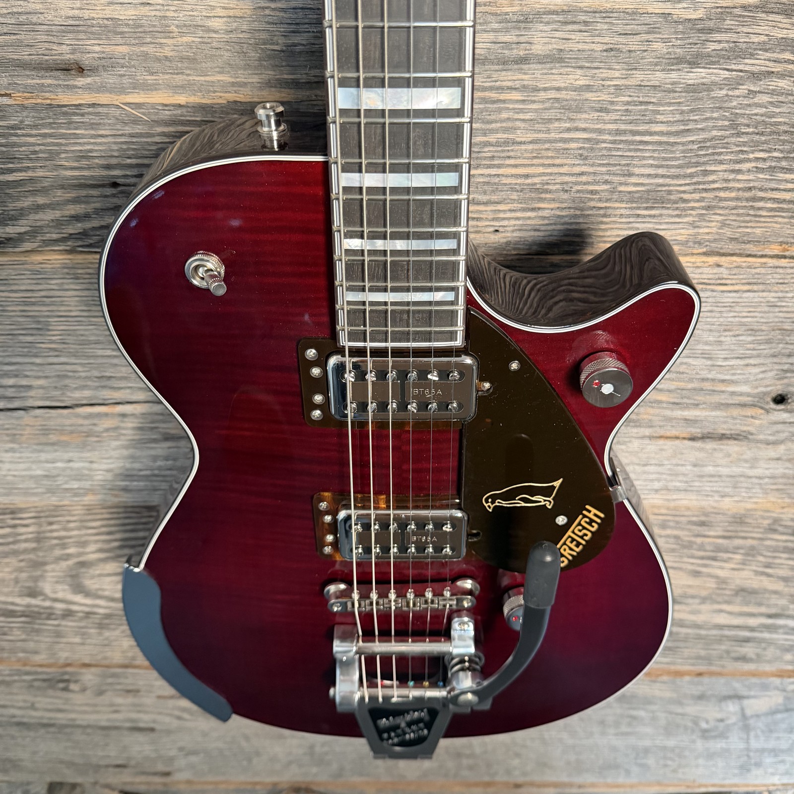 Gretsch G6134TFM-NH Nigel Hendroff Penguin – Dark Cherry Metallic Flame