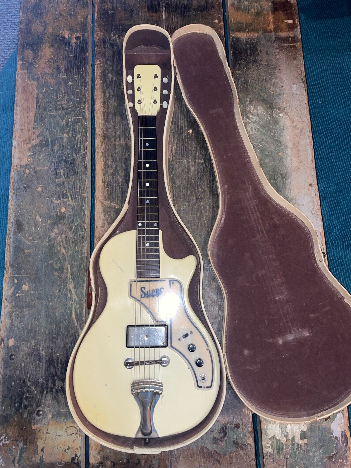 1961 Supro Model 1507 Original White