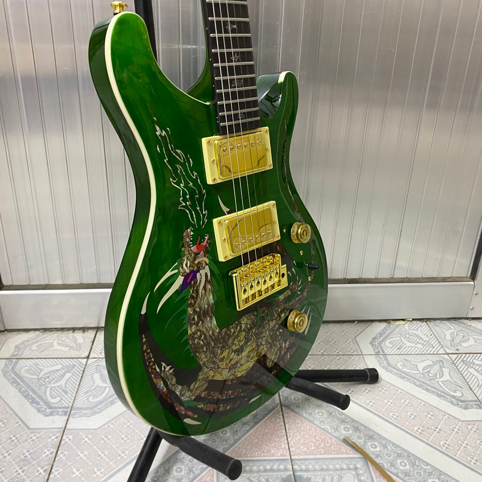 6-string, green PRS electric guitar, gold hardware, mahogany body, fast shipping