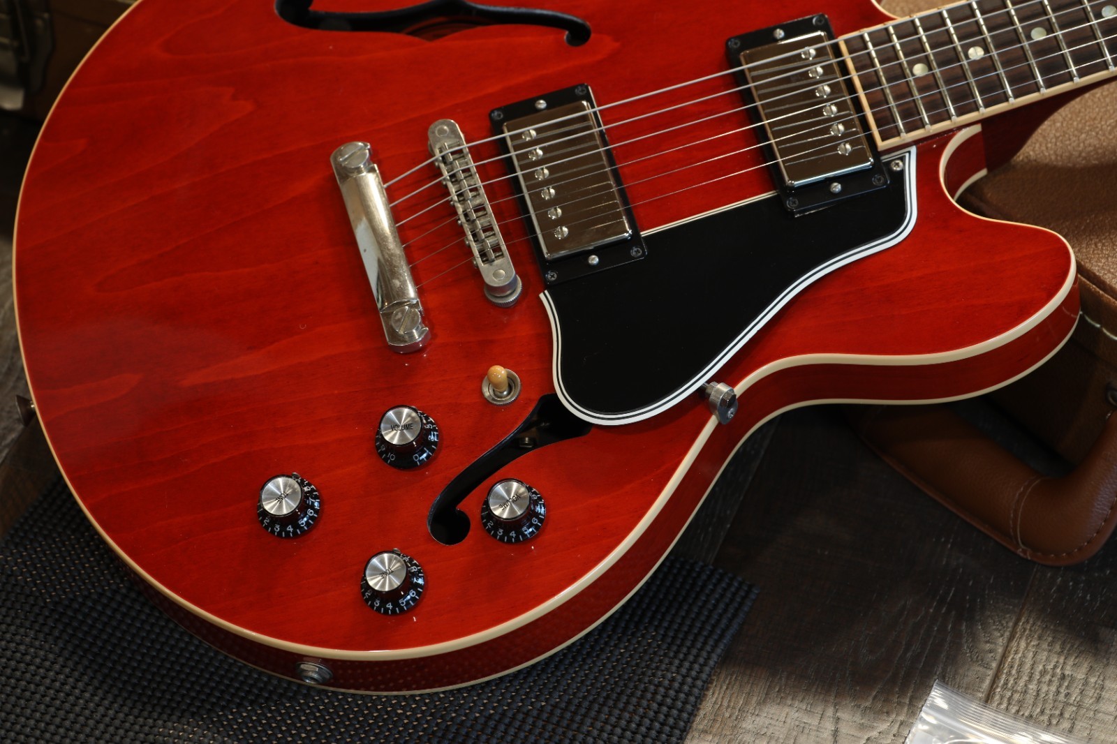 2013 Gibson ES-339 Semi-Hollow Electric Guitar Cherry + OHSC