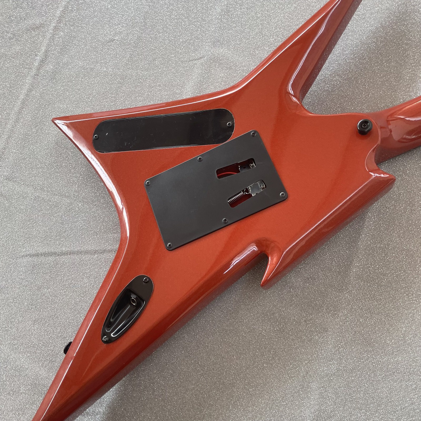 Unique Solid Electric Guitar H-H Pickups Tremolo Orange Sparkle Finish Black HW