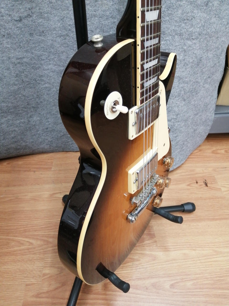 YAMAHA SL400S electric guitar