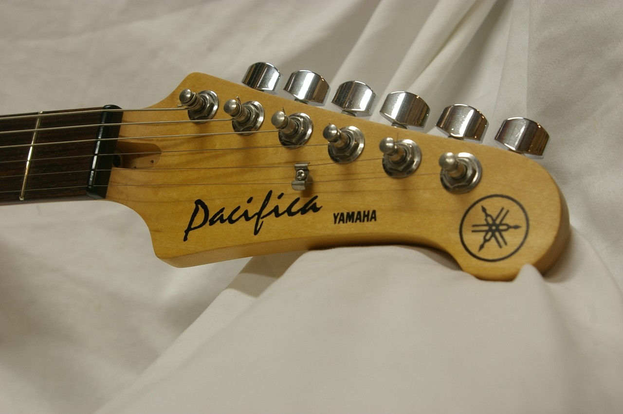 Yamaha Pacifica PAC112V Electric Guitar Used, Alder Body, Rosewood Fretboard