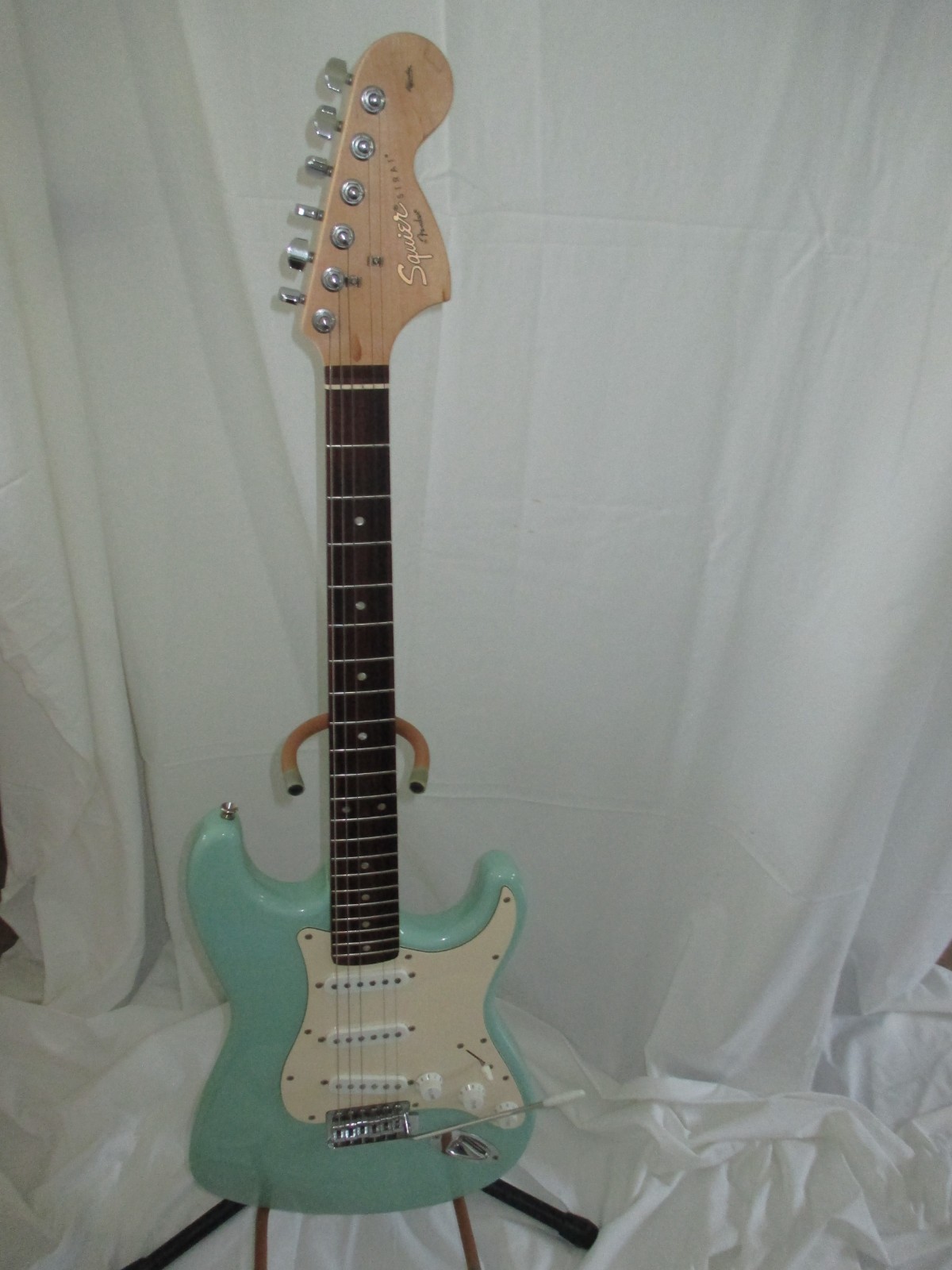 Squier Strat Fender Affinity Green Electric Guitar 6 String No. CY160306616