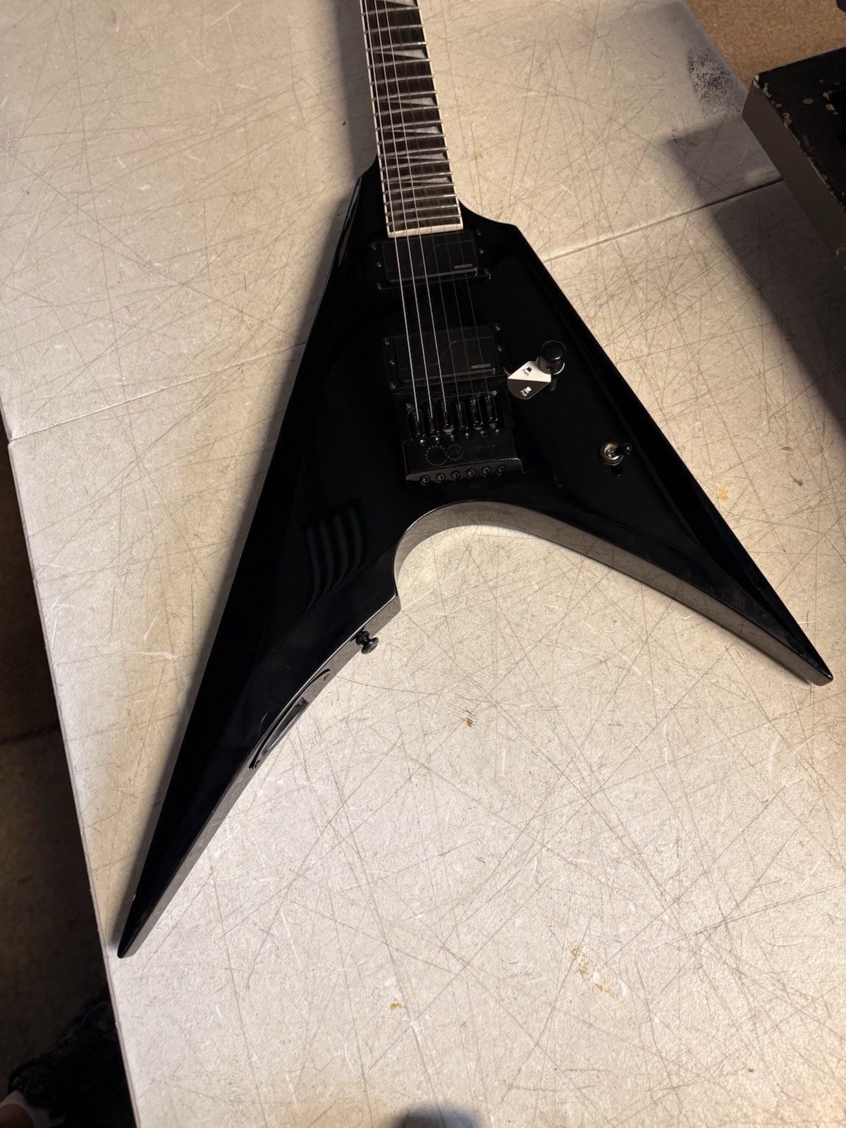 ESP LTD Arrow 1000ET Evertune Black Solid Body Electric Guitar