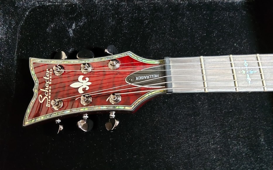 Schecter Hellraiser S Diamond Series 6 String Red w/ Electric Guitar Case