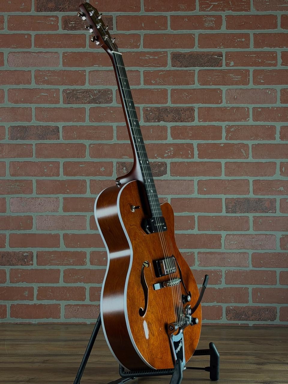 Godin 5th Avenue Uptown Custom Hollow-Body Electric Guitar – Havana Brown
