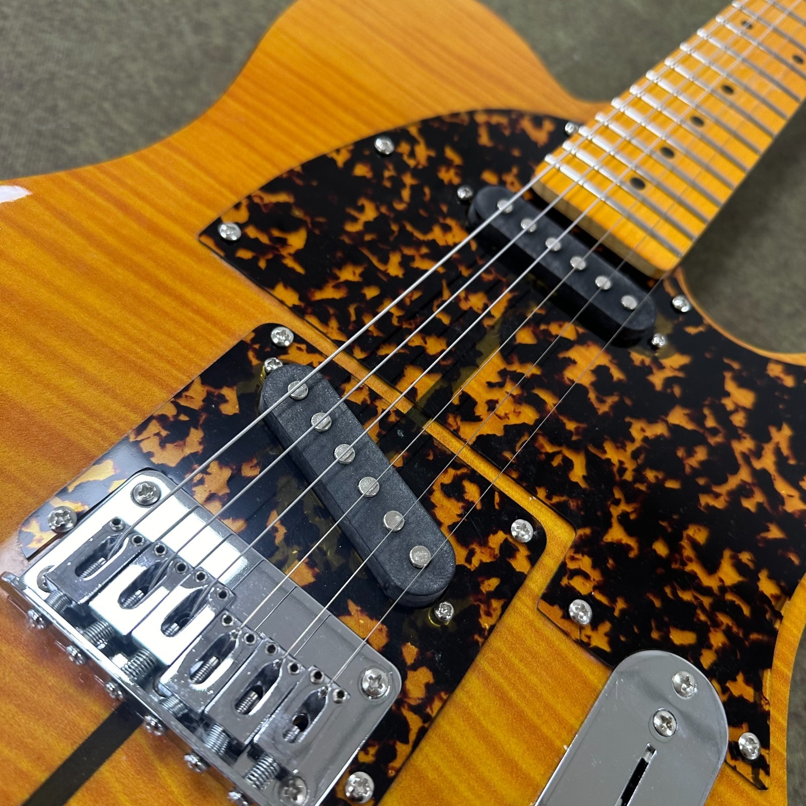 Anderson Mad Cat Amber Electric Guitar Fixed Bridge Maple Fingerboard
