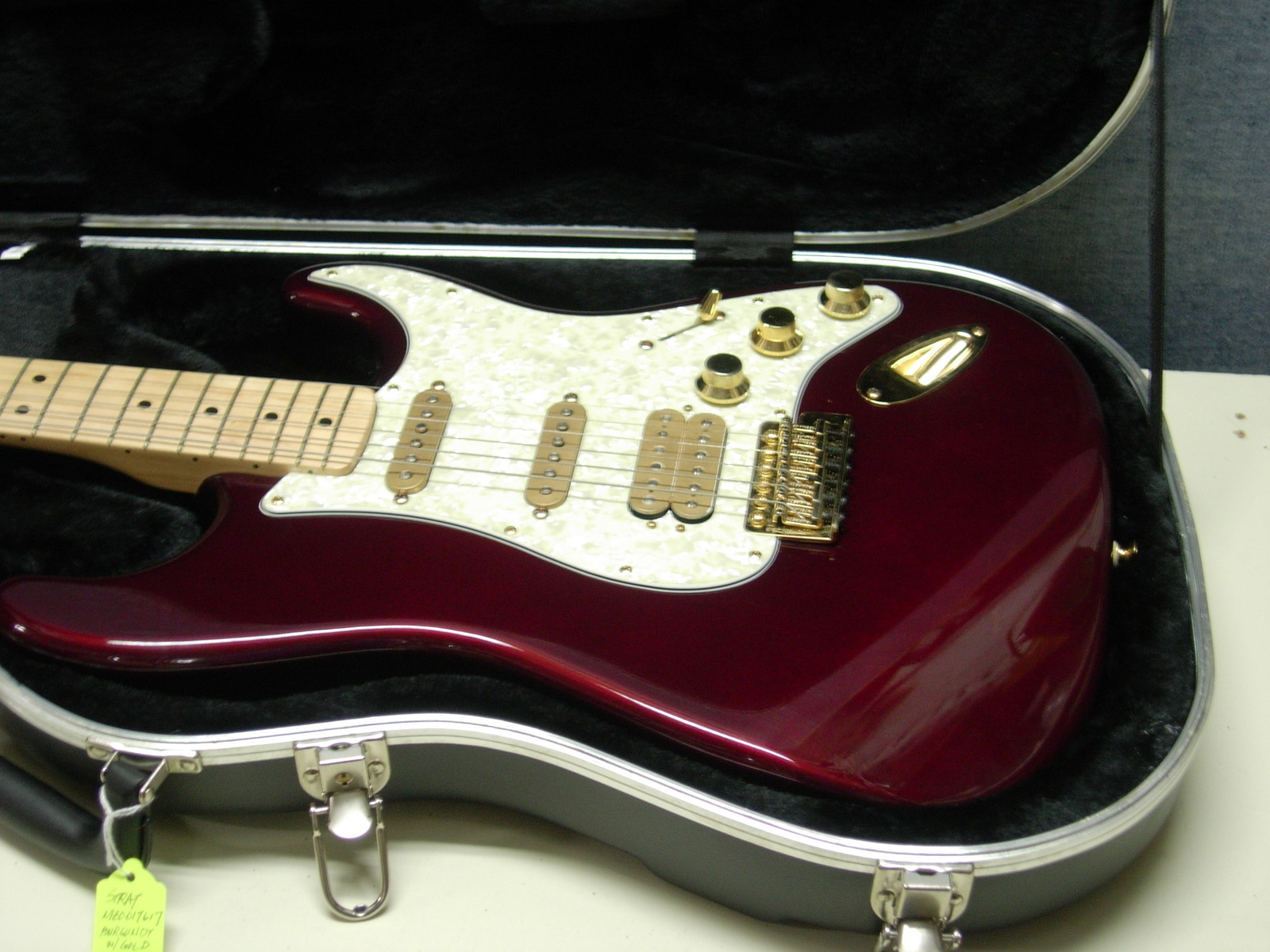 2000 Fender Stratocaster FAT Guitar Mexico Midnight Wine Fender Molded Hard Case