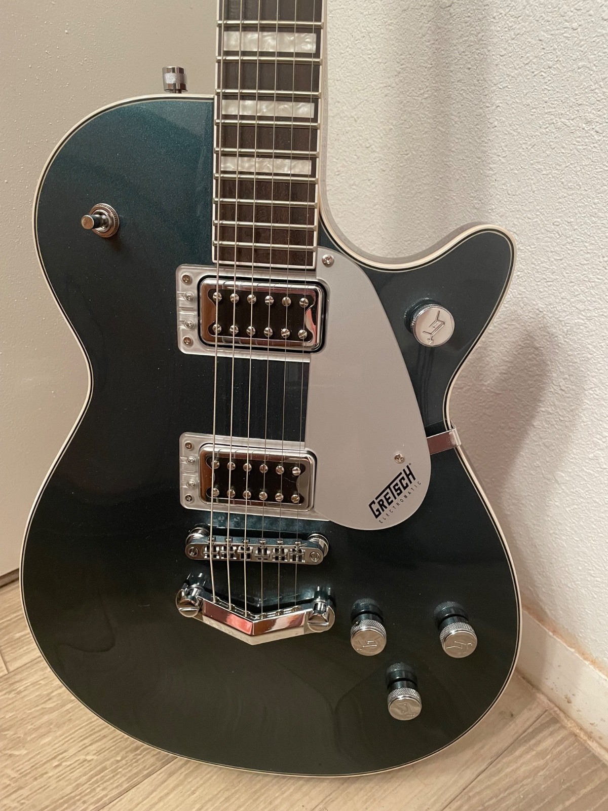 Gretsch G5220 Electromatic Jet BT Electric Guitar w/ Bag – Jade Grey Metall