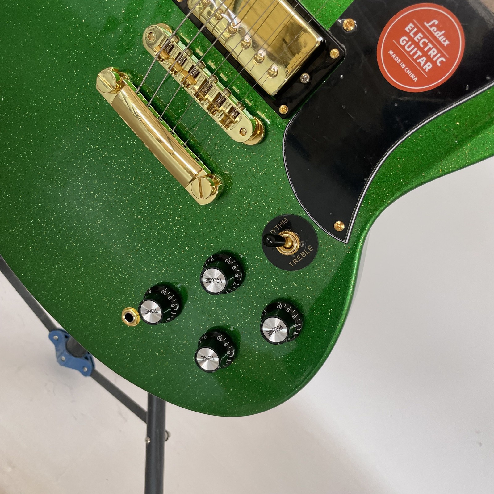Metallic Green Solid Body Electric GuitarRounded fret Edge Heavy Metal Bone Nut