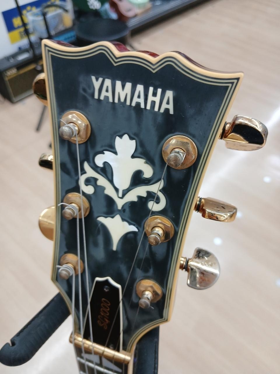 YAMAHA SG1000 Cherry Sunburst Gold Hardware Made in Japan 1979 Vintage E.Guitar