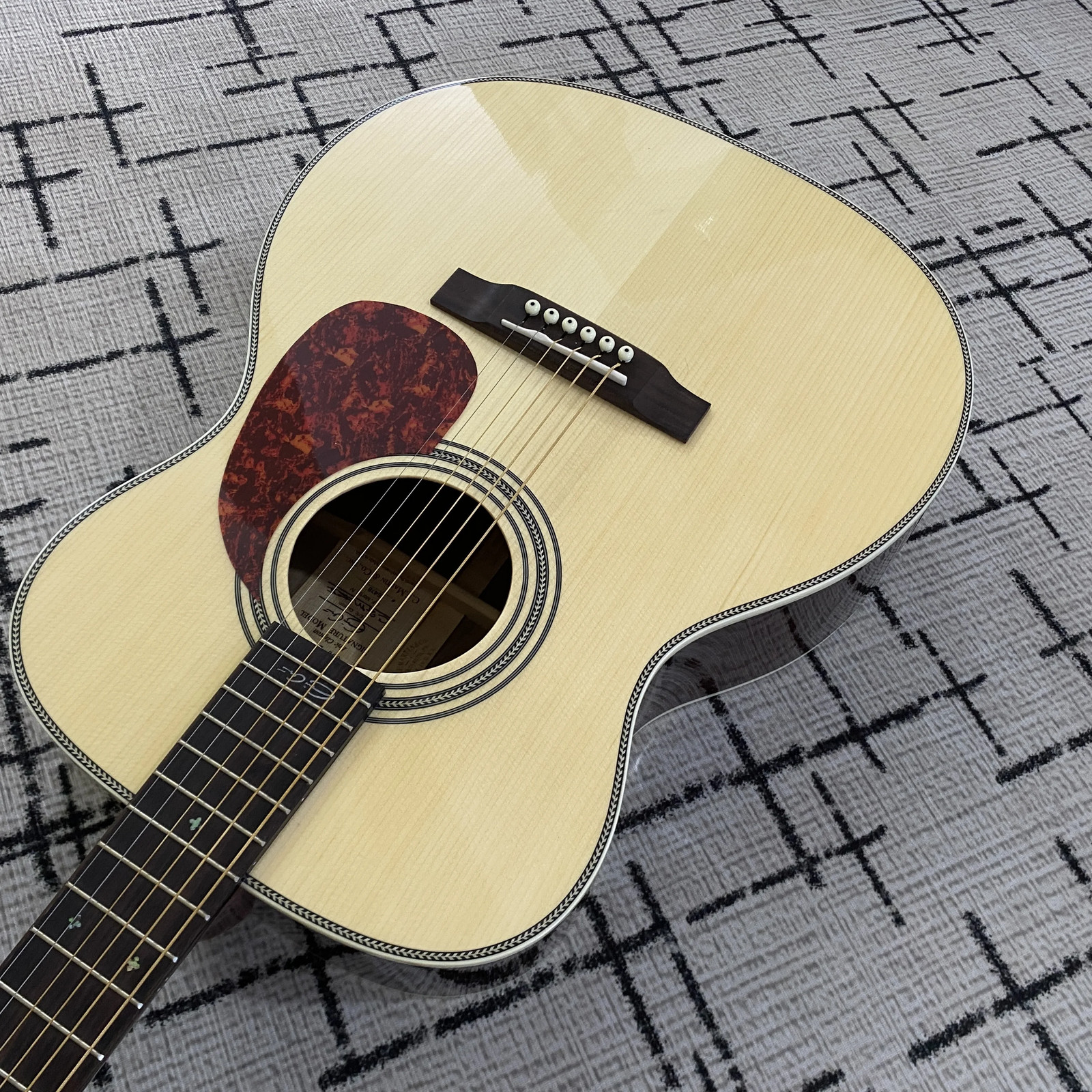 High-quality Acoustic Guitar Solid Spruce Rosewood Fingerboard
