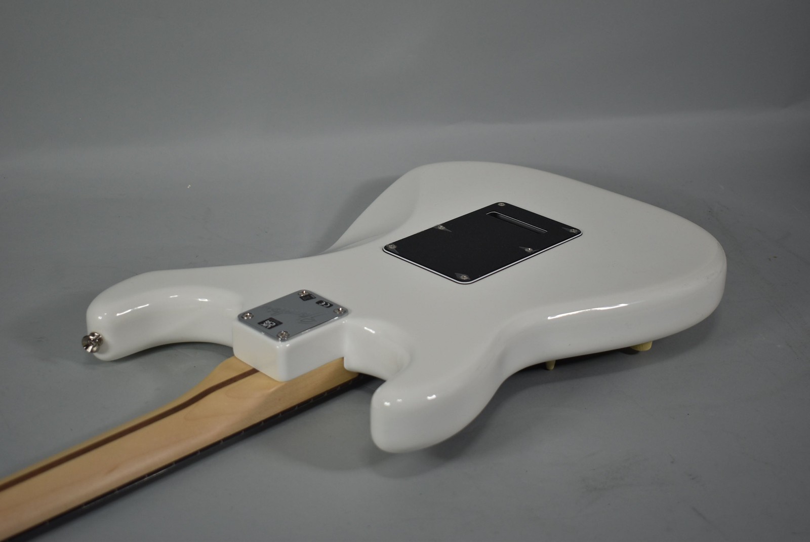 2022 Fender American Performer Stratocaster Arctic White Finish w/Bag