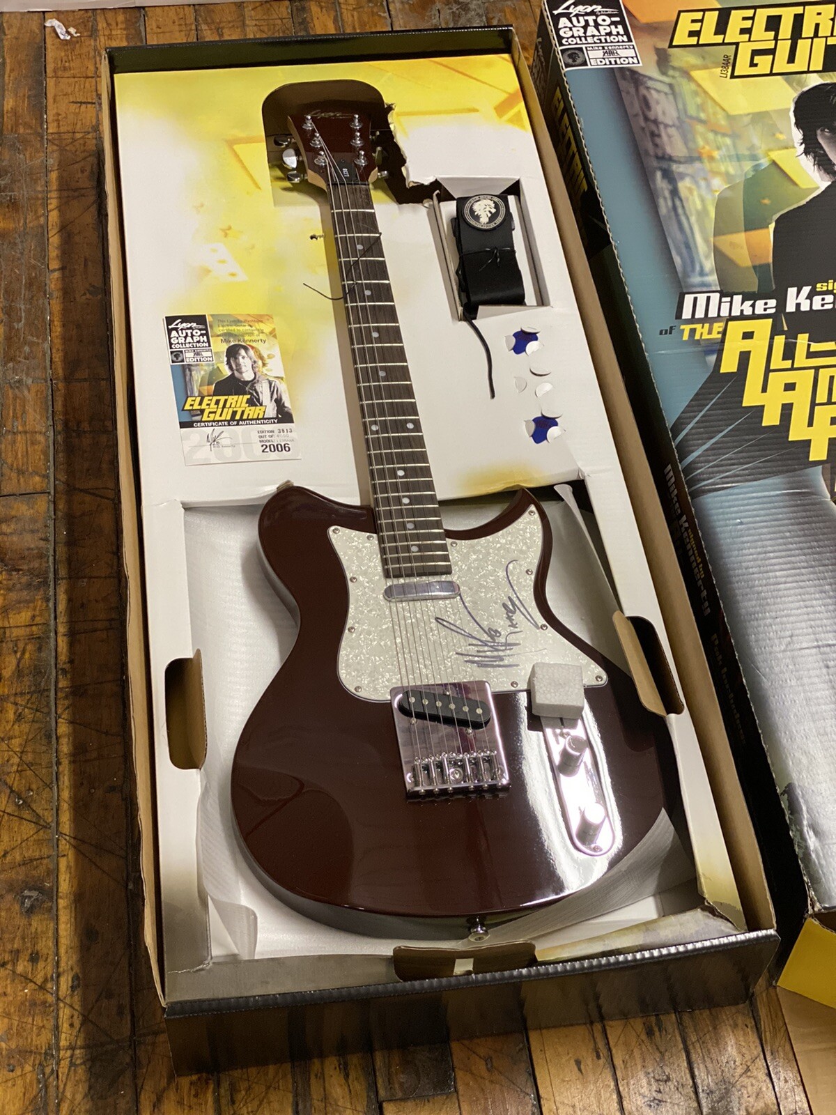 All American Rejects Autographed Electric Guitar Mike Kennerty Washburn Lyon New