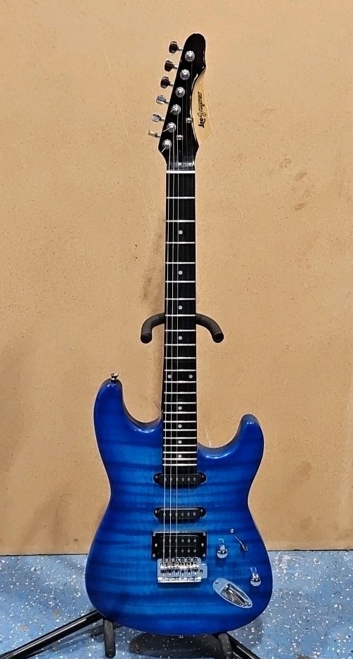 Leo Jaymz HSS Stratocaster-Style Electric Guitar with Case