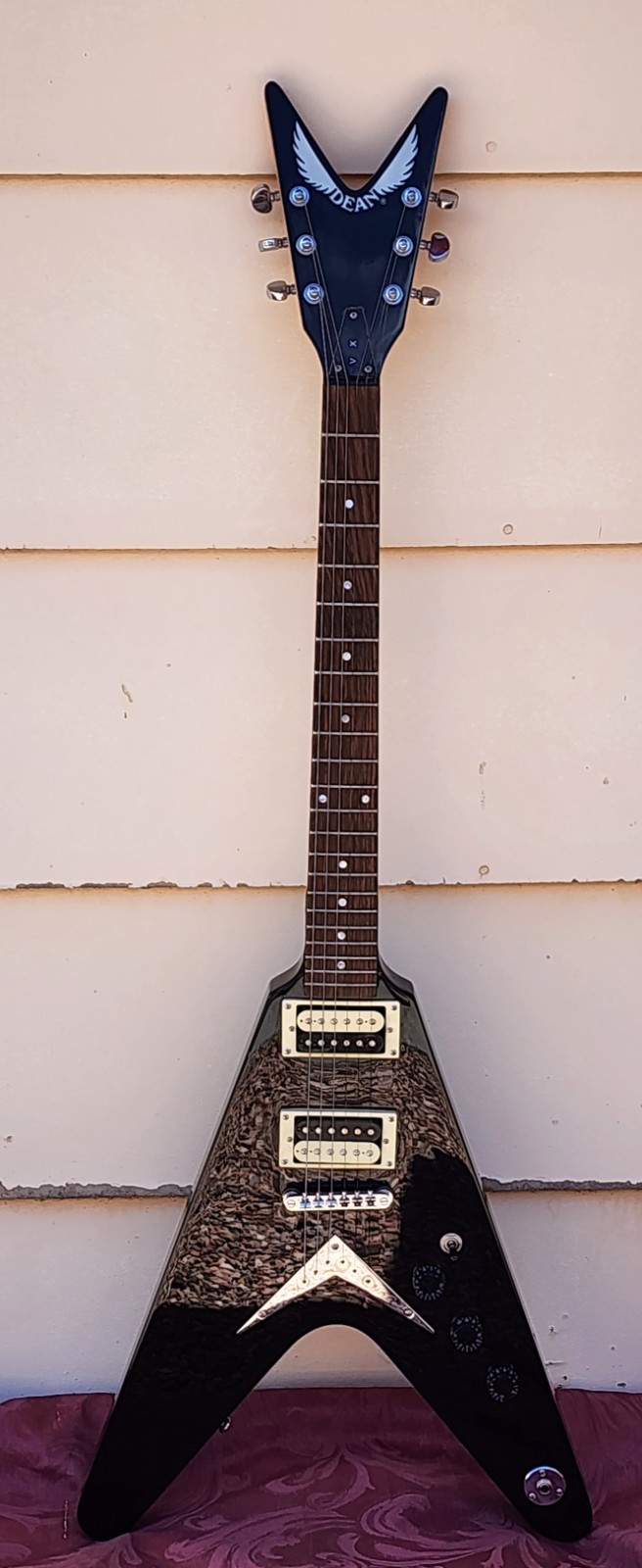 Dean VX Guitar – Black – Grover Tuners – Fling V Body Style