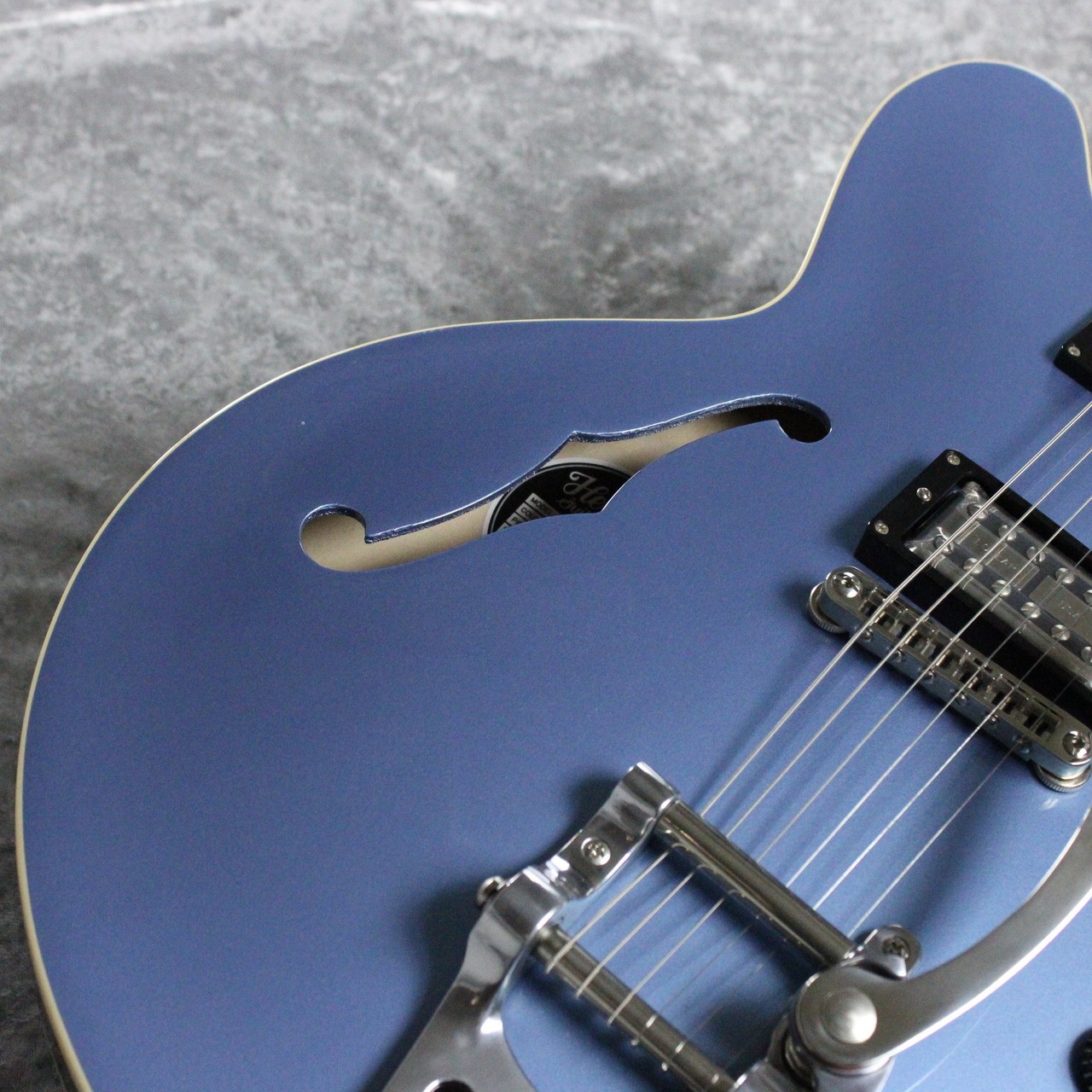 Heritage H-535 Pelham Blue 3.56kg 2024 Limited Color Lollar PU equipped