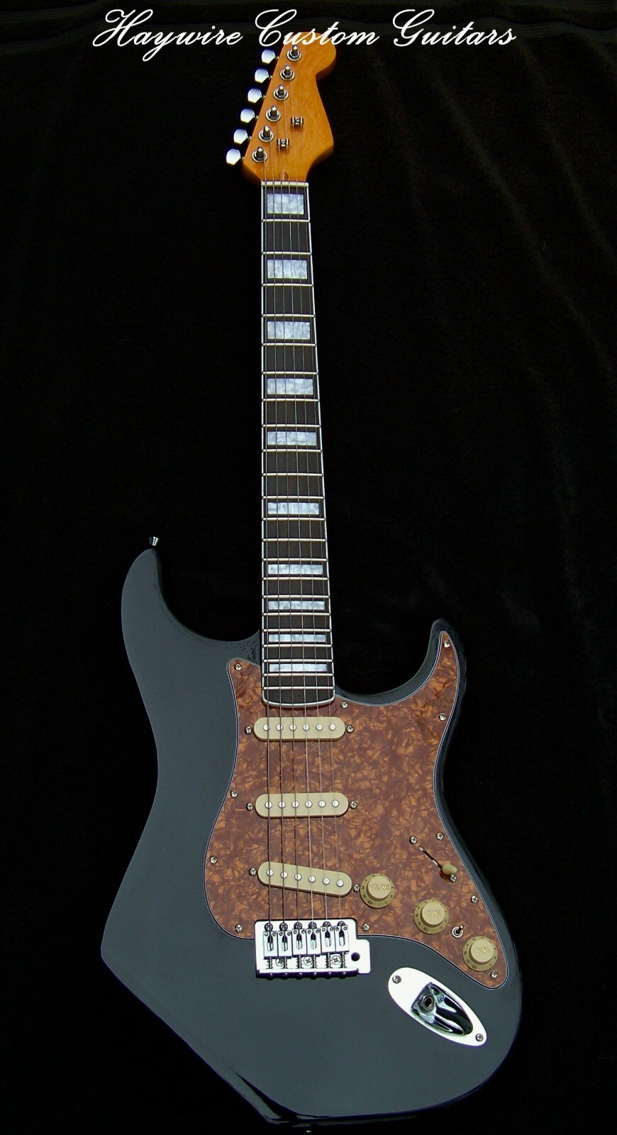 Classic Strat+Bound Rosewood/Maple Neck+7 Sound Switch+T-Bleed+MORE….