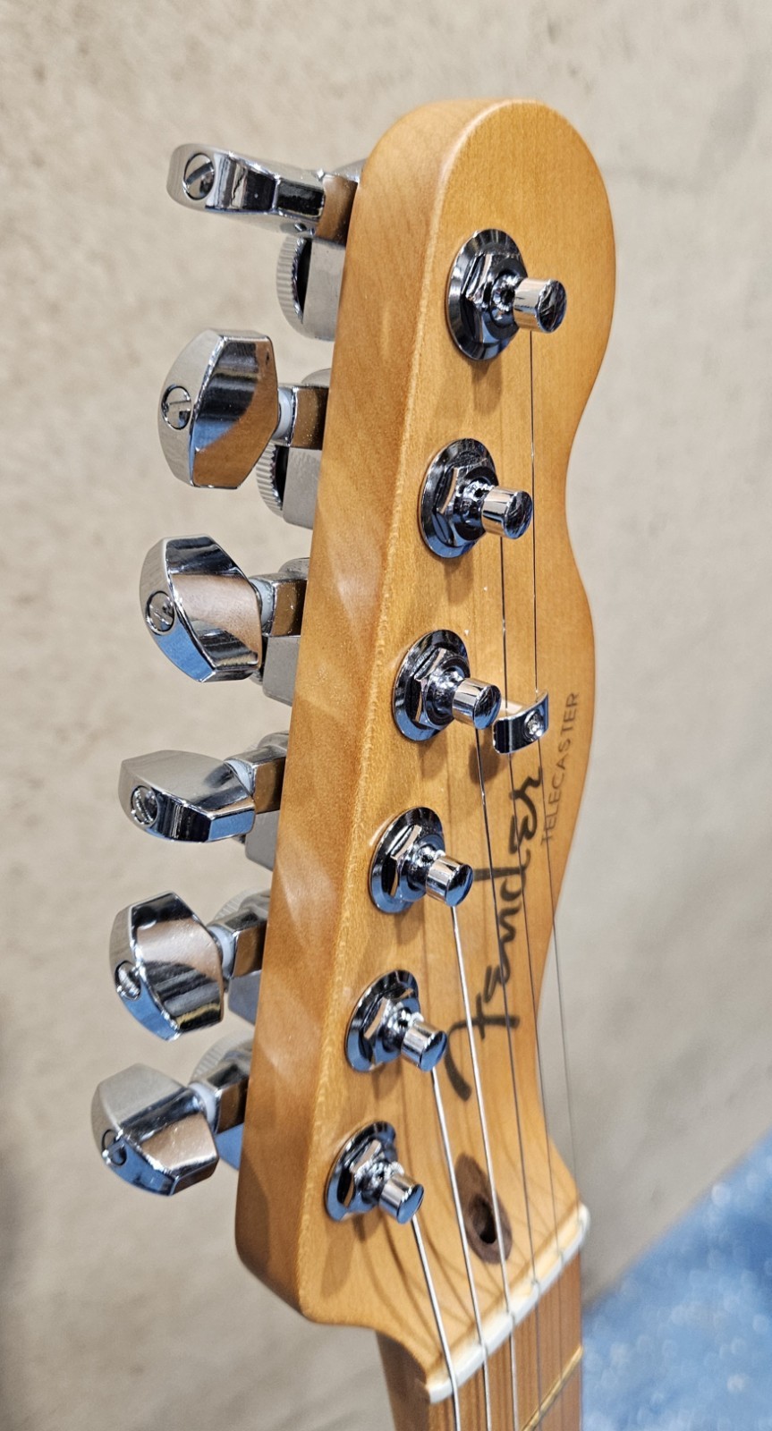 Fender American Ultra II Telecaster Maple – Sinister Red with Hard Case