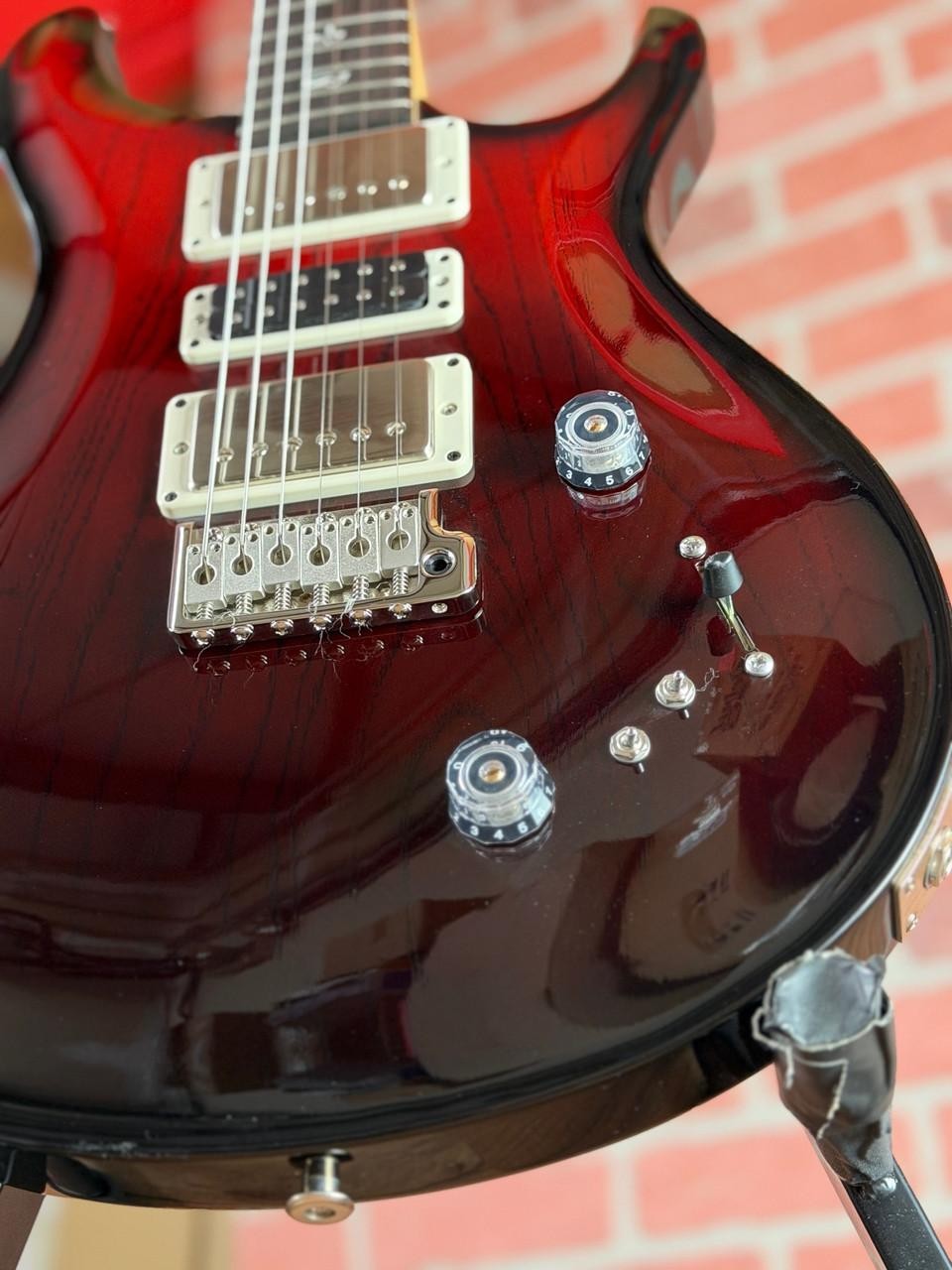 PRS Swamp Ash Special Sprayer’s Choice Electric Guitar – Scarlett Smokeburst
