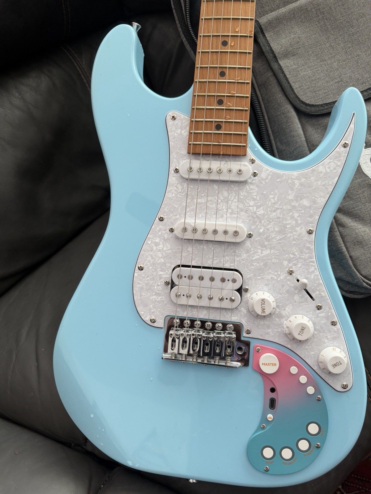 Bullfighter Intelligent ST-style electric guitar D160SE W/ Digital Effect BT