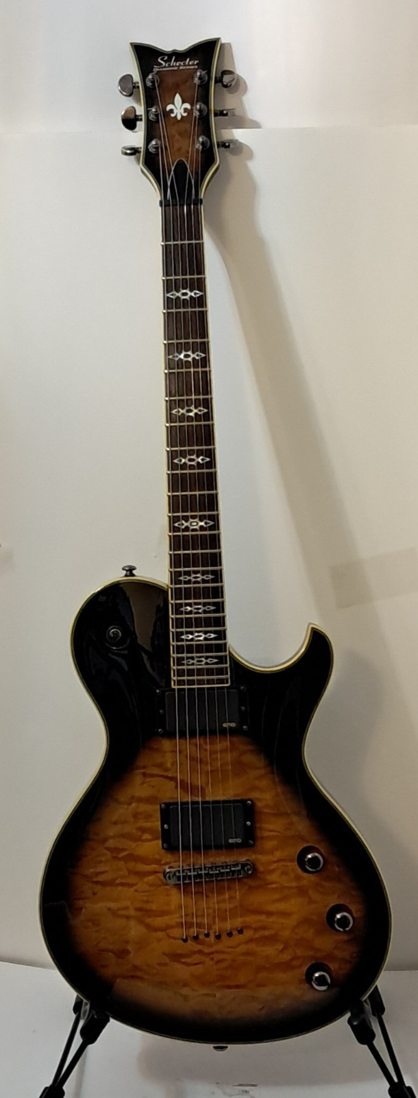 SCHECTER DIAMOND SERIES EMG ELECTRIC GUITAR WITH SOFT CASE