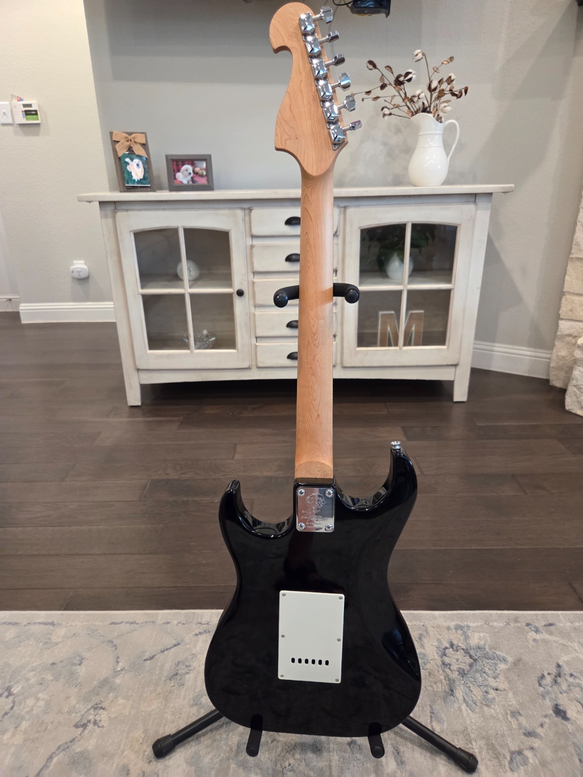 Washburn Lyon Electric Guitar gloss black finish included is gig bag & hardware.