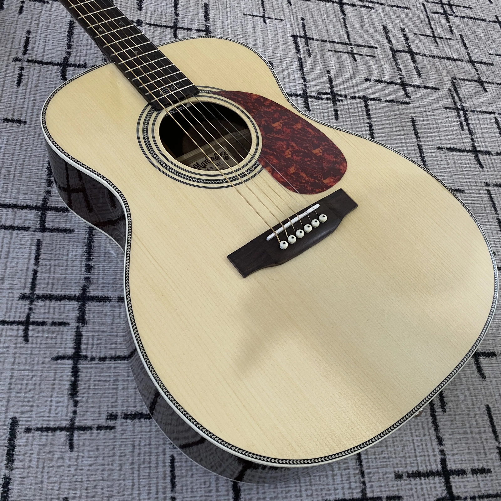 High-quality Acoustic Guitar Solid Spruce Rosewood Fingerboard