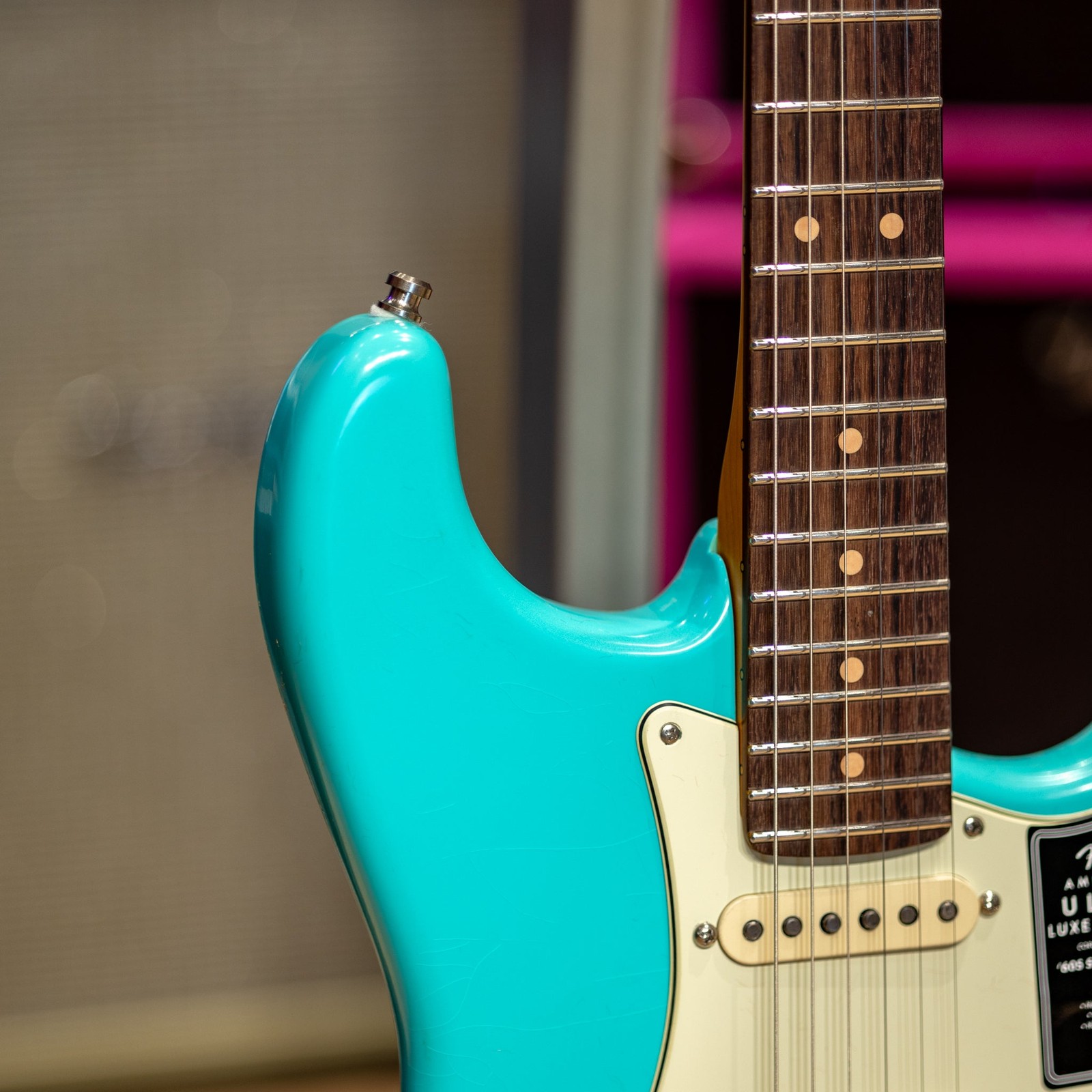 Fender American Ultra Luxe Vintage ’60s Stratocaster HSS – Sea Foam Green
