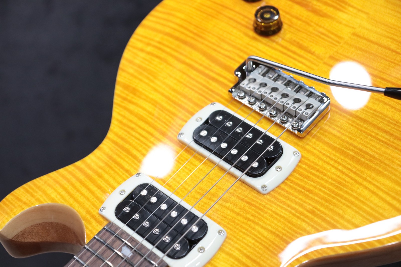 PRS SE Santana Flame Maple Veneer Top Santana Yellow Electric Guitar w/Bag