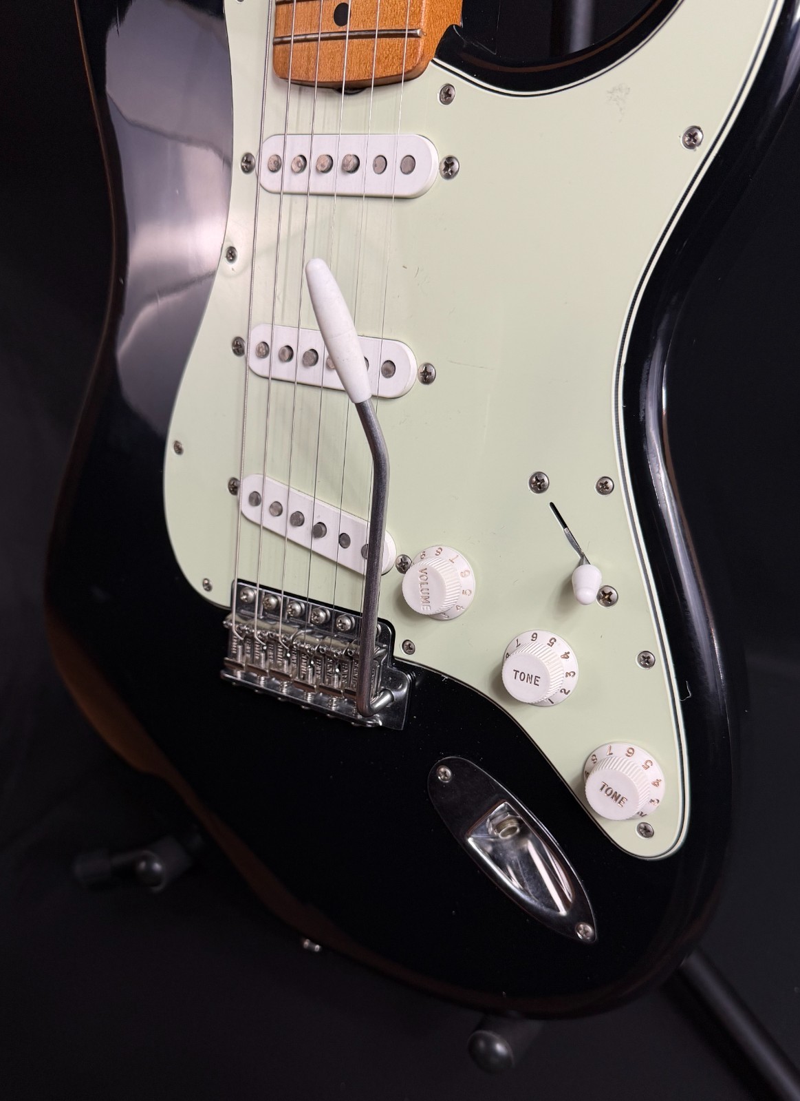 Fender Vintera II Road Worn ’60s Stratocaster Electric Guitar Gloss Black w OHSC
