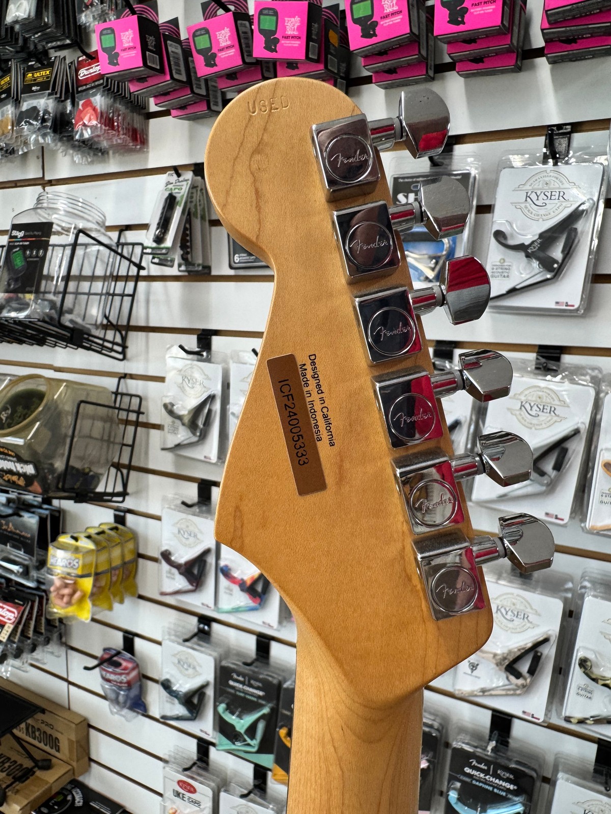 Fender Standard Stratocaster – 3-Color Sunburst