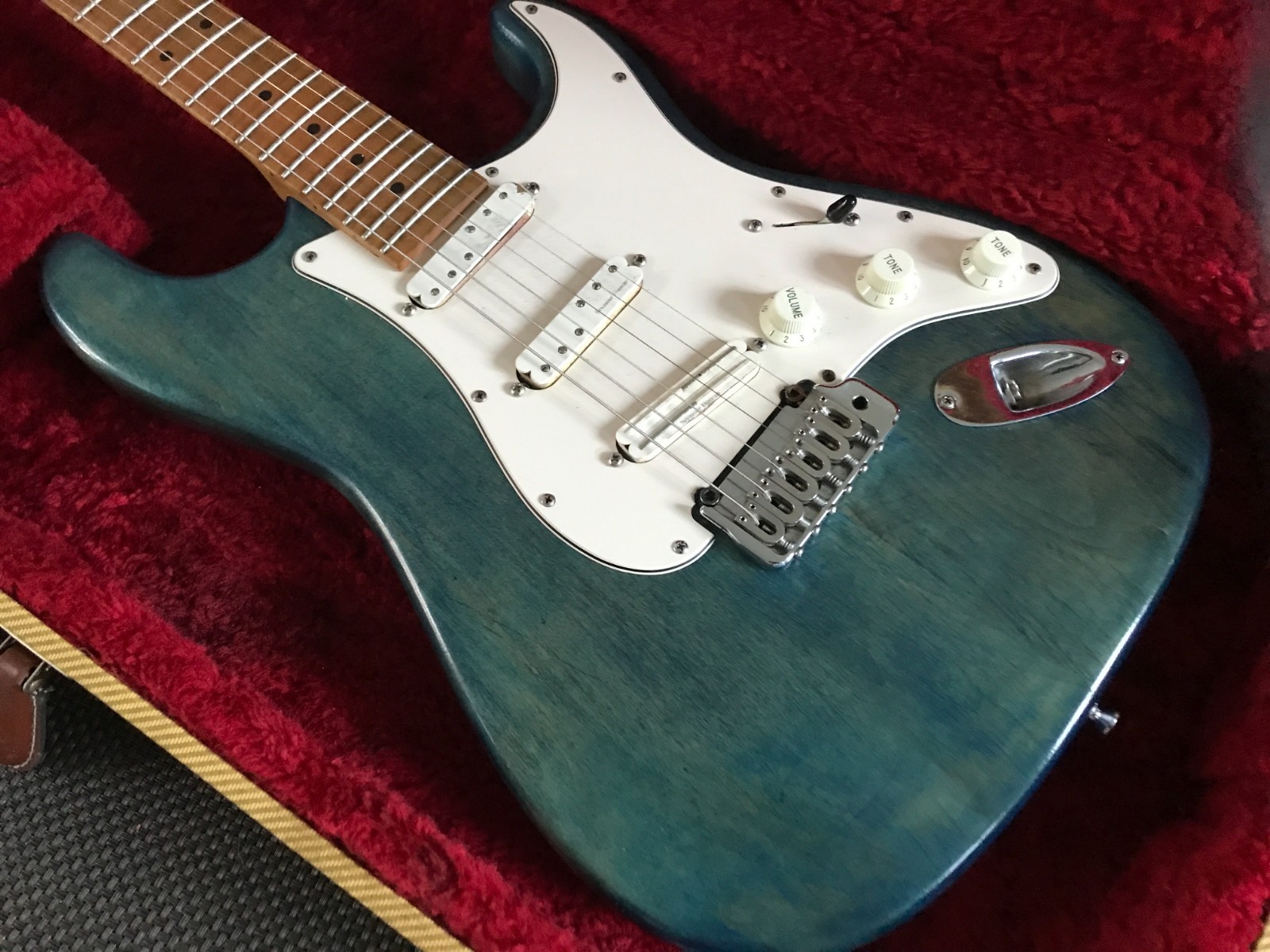 McNaught G-4 Tradition 2007 Handmade Boutique Strat – Nitro blue transparent