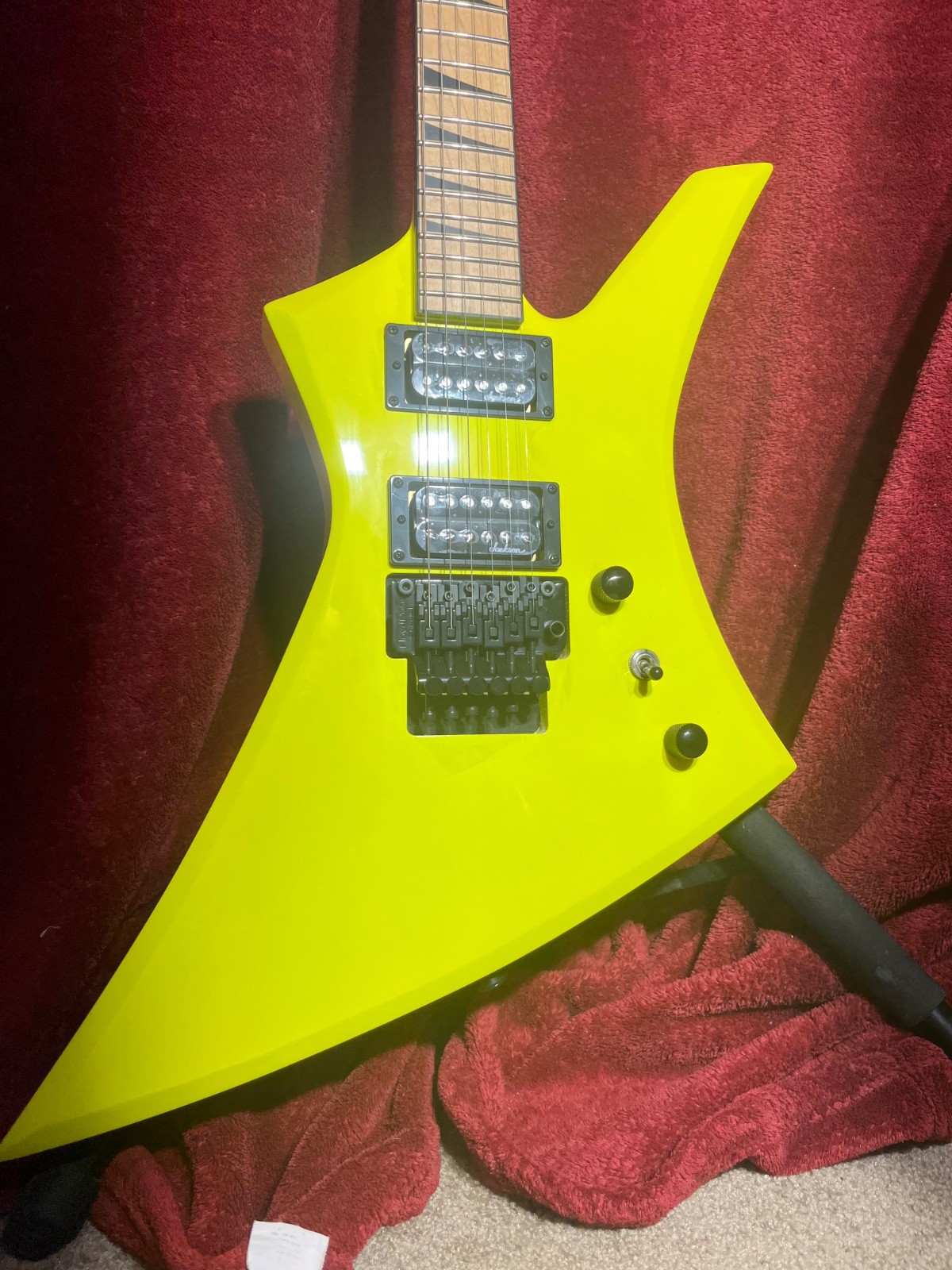 Jackson X Series Kelly – Neon Yellow KEXM MN WITH HARD SHELL CASE