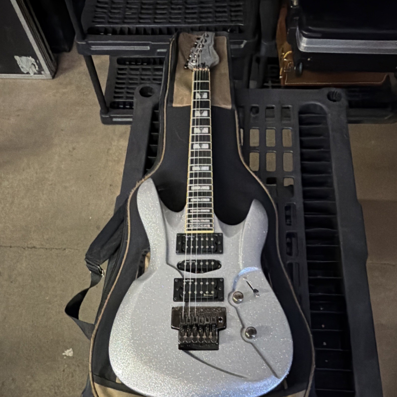 Switch Vibracell Electric Guitar Silver Solid 6 String Right-Handed w/ Case