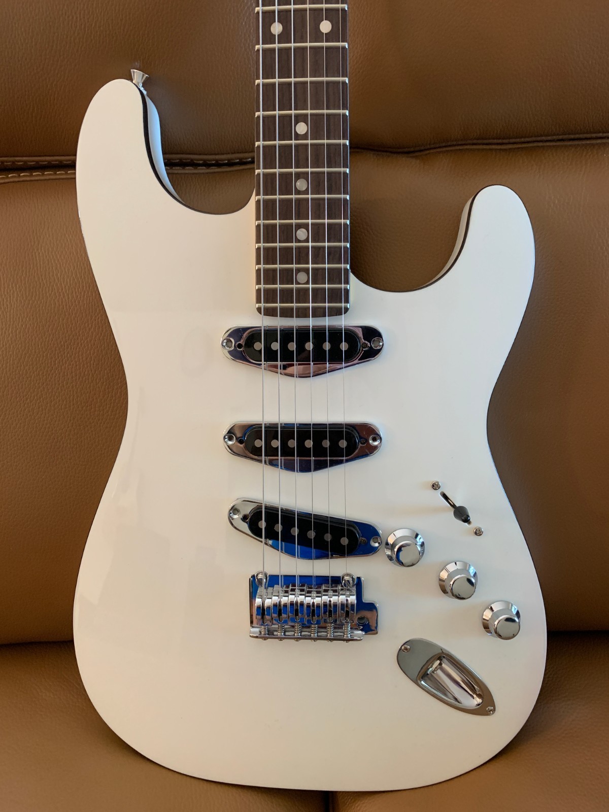 Fender Aerodyne Special Stratocaster 2023 MIJ Bright White Brand NEW & Hard case