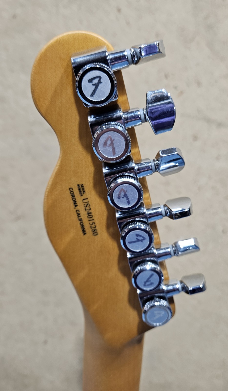 Fender American Ultra II Telecaster Maple – Sinister Red with Hard Case