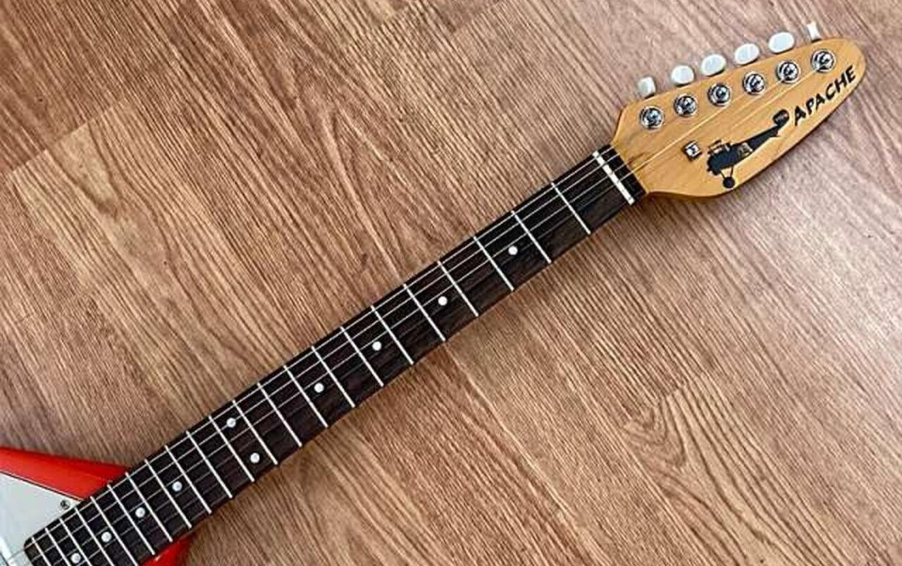 VOX APACHE-2 Phantom Guitar Salmon Red Built-in Speaker Battery Drive