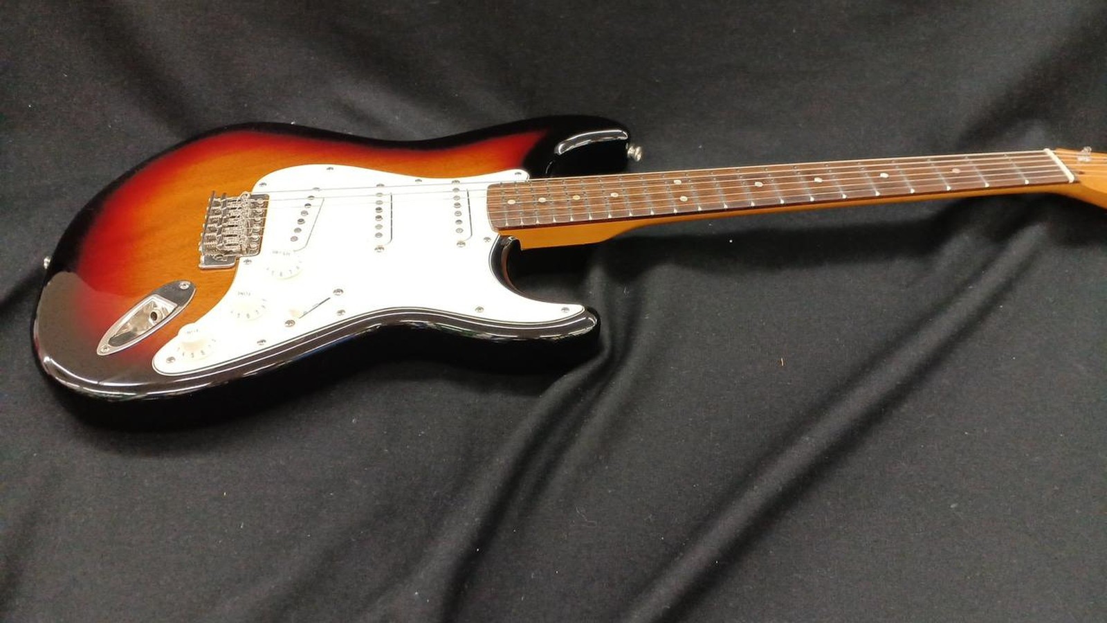SQUIER CLASSIC VIBE ’60S STRATOCASTER Used Natobody Mapleneck Laurel fingerboard