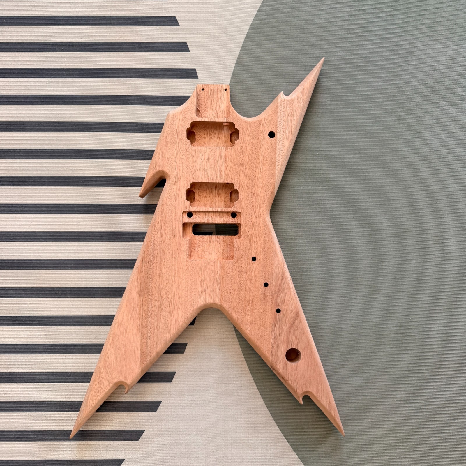 DIY Junior V‑Style electric guitar kit Maple Neck BK part Tremolo System razor