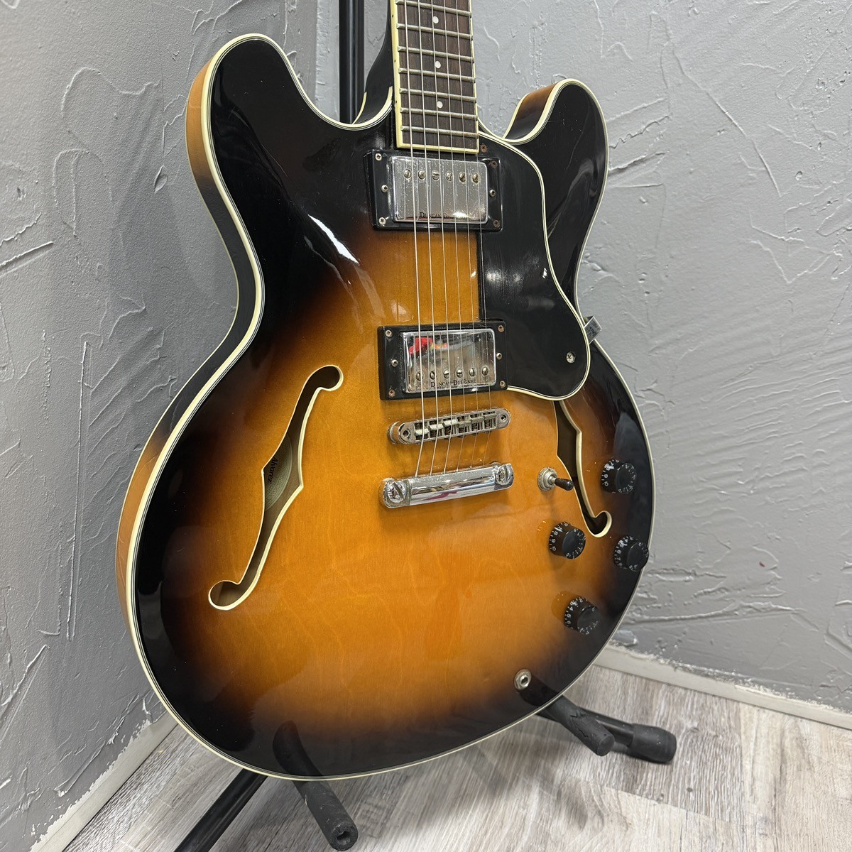 Alvarez AAT33/TSB Double Cutaway Electric Guitar (CP1022208)