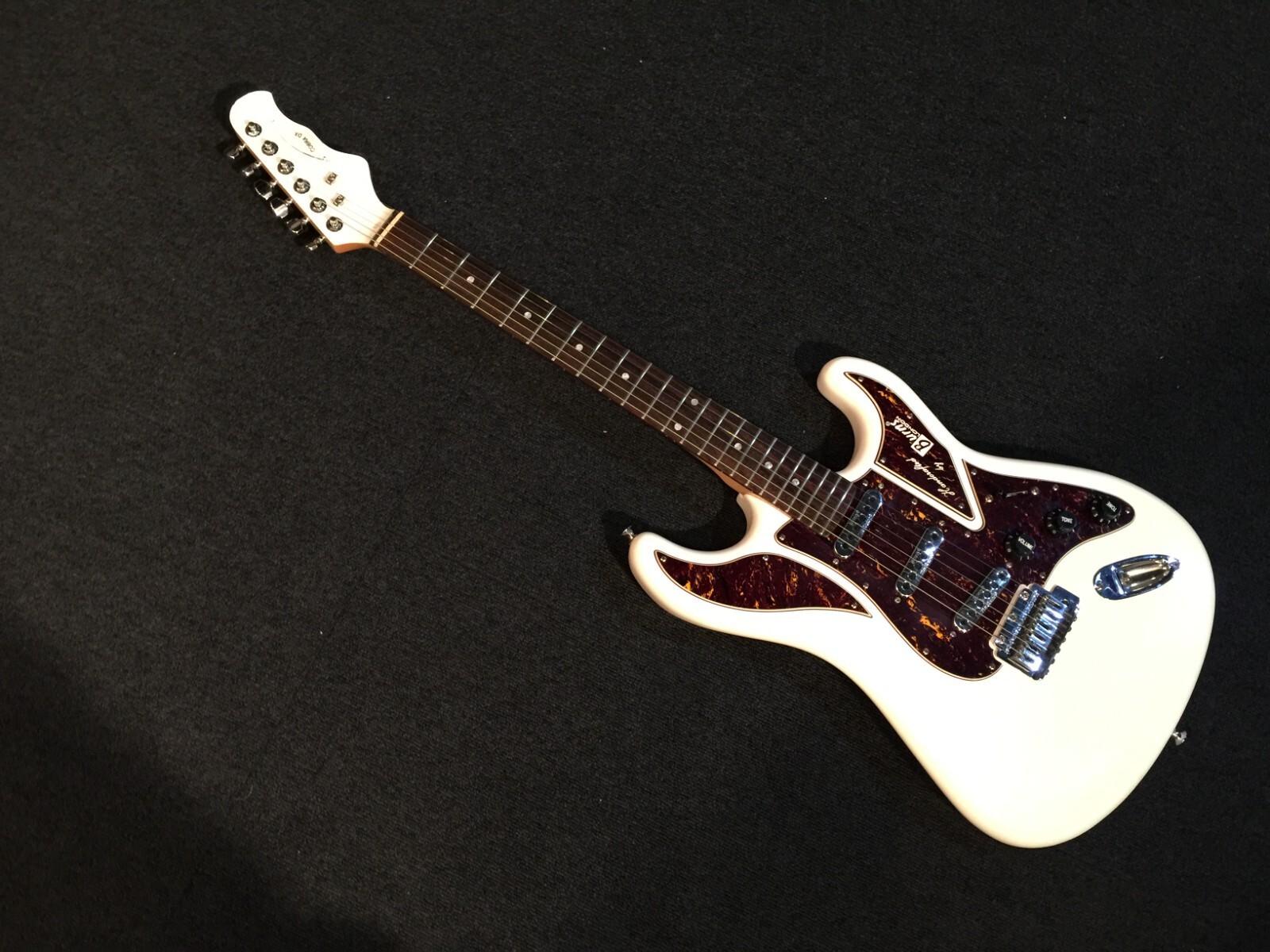 Electric Guitar Burns London Cobra DX Deluxe WHT/R EX White 80% Frets Maple Neck