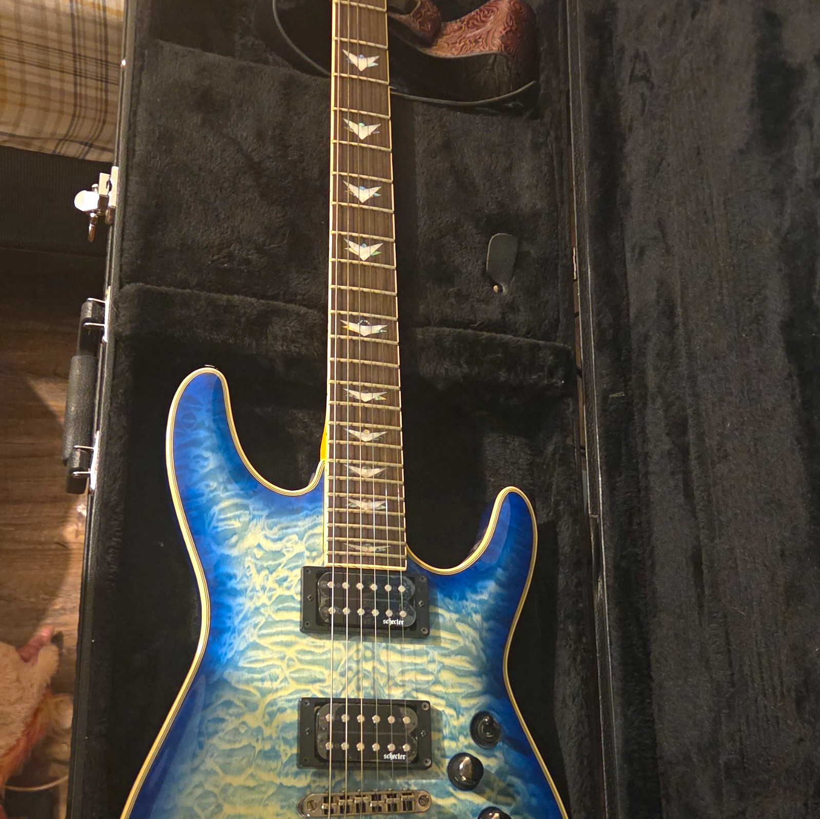 Schecter Diamond Series Blue Quilt Top HH 6-String Solid Maple 24-Fret